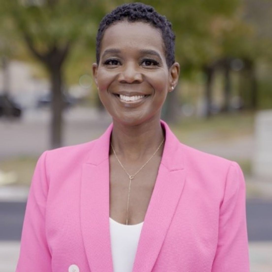 Headshot of Sharon Kennedy, a Hollyhock Board member